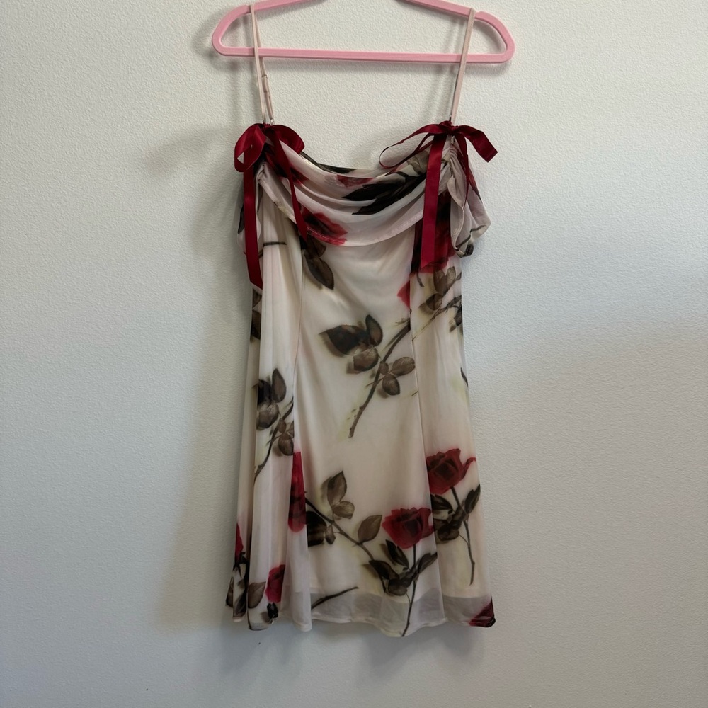 Kimchi Blue - Urban Outfitters | Allison Mini dress - Red roses